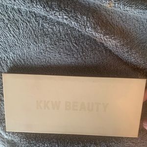 Kkw beauty classic blossom palette